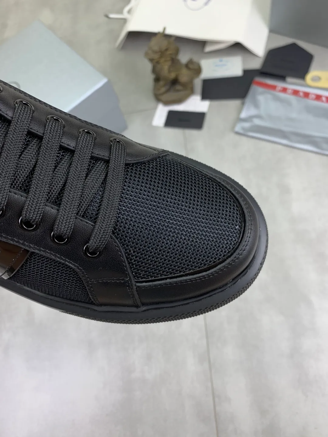 Men's men's shoes 💰P542💰 [New style] popular models are on the official website, 🆘 The trendy brand (Prada) mainly promotes popular models, avant-garde and versatile fashionable men's shoes private version mold opening, cowhide surface splicing 1:1.. Fashionable and simple, original imported cowhide lining cowhide feet; the atmosphere and personality are more fashionable, eye-catching and pursuing class. It will subvert the old idea and be a must-have for fashionistas with you! Must keep it! Tall and comfortable, large and low, high-end quality workmanship. Size: 38-44 4️⃣colors available.